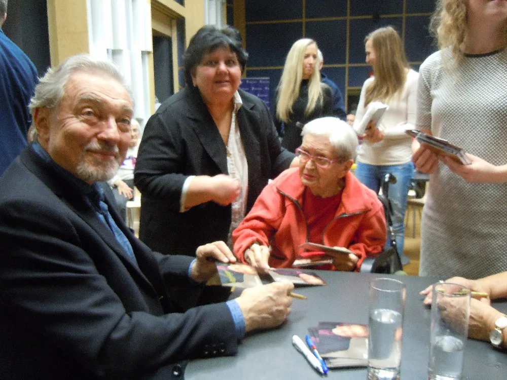 Karel Gott s fanynkami