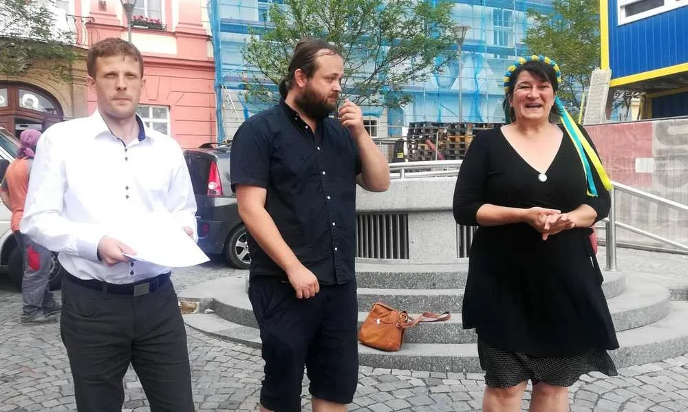 Zleva Matěj Hollan, Martin Freund, Bára Antonová