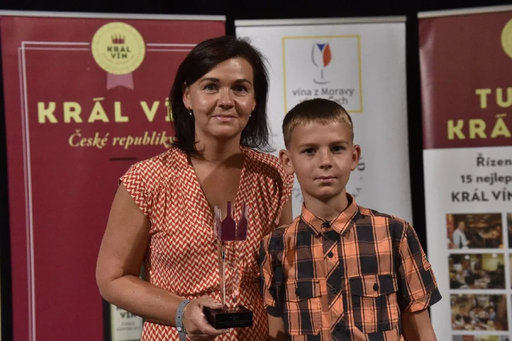 Hana Plačková se synem převzali cenu Krále vín