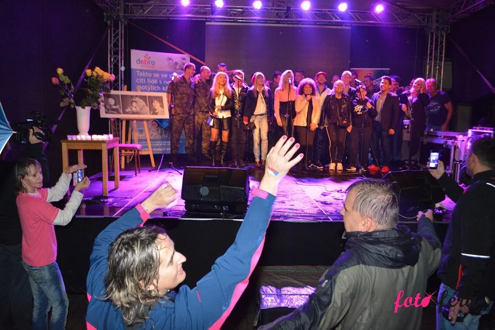 Benefiční koncert, závěrečná píseň