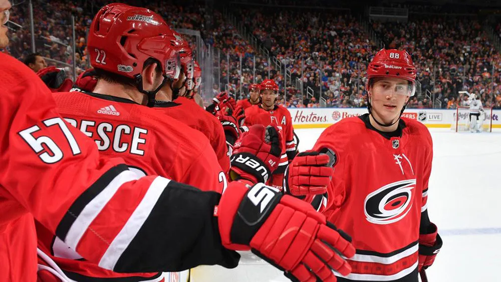 Martin Nečas v dresu Carolina Hurricanes