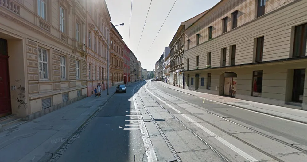 Údolní ulice od křižovatky s ulicí Úvoz směrem k Husově, zdroj: Google Maps