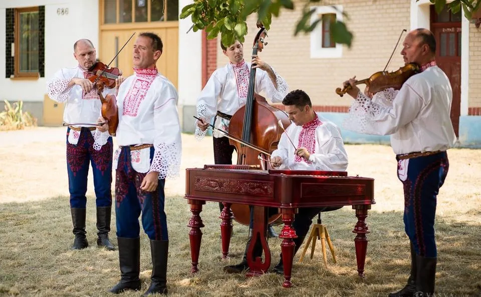Varmužova cimbálová muzika