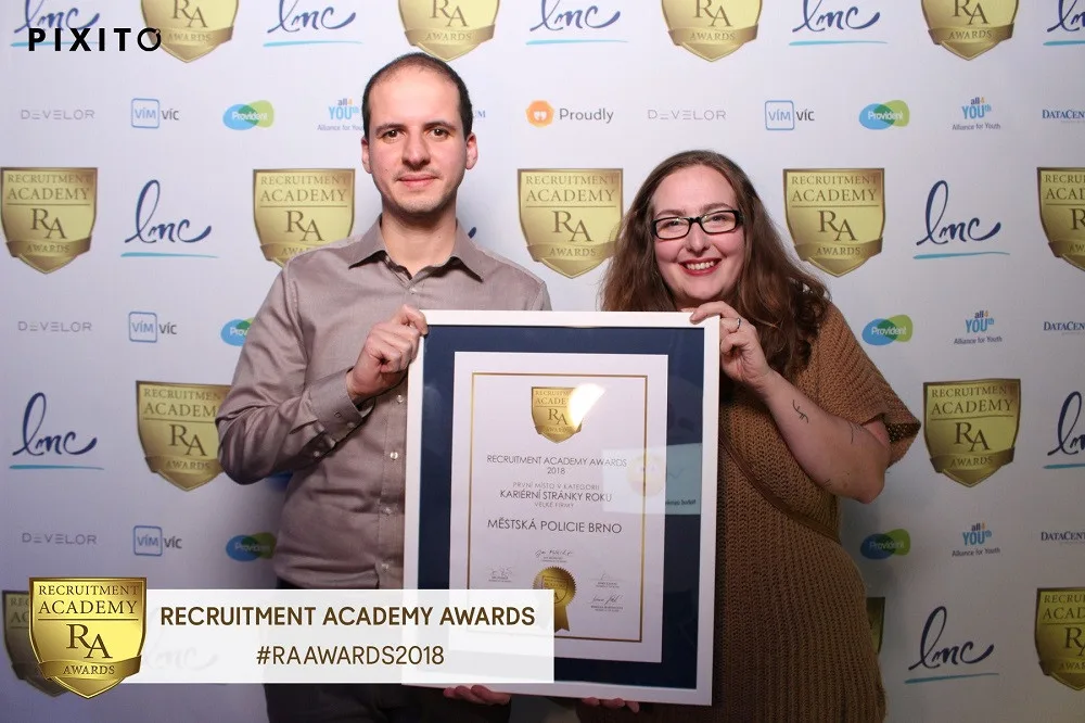 Vedoucí tiskového oddělení MP Brno Jakub Ghanem a Juliána Slivoňová ze studia Krutart