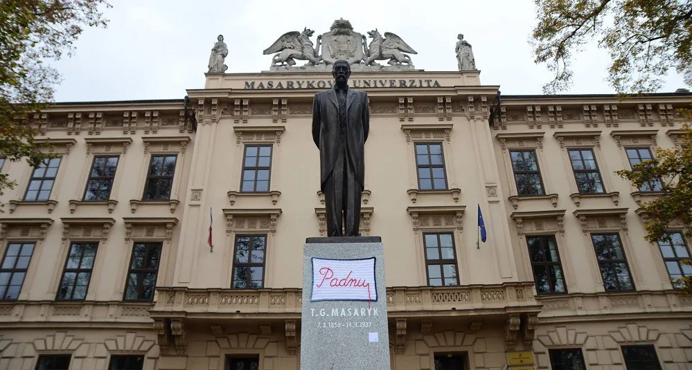 Socha TGM na Komenského náměstí