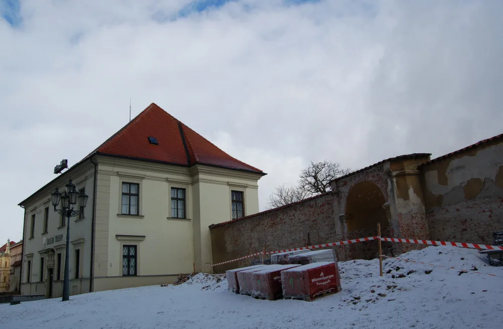 Práce na revitalizaci okolí petrovské katedrály