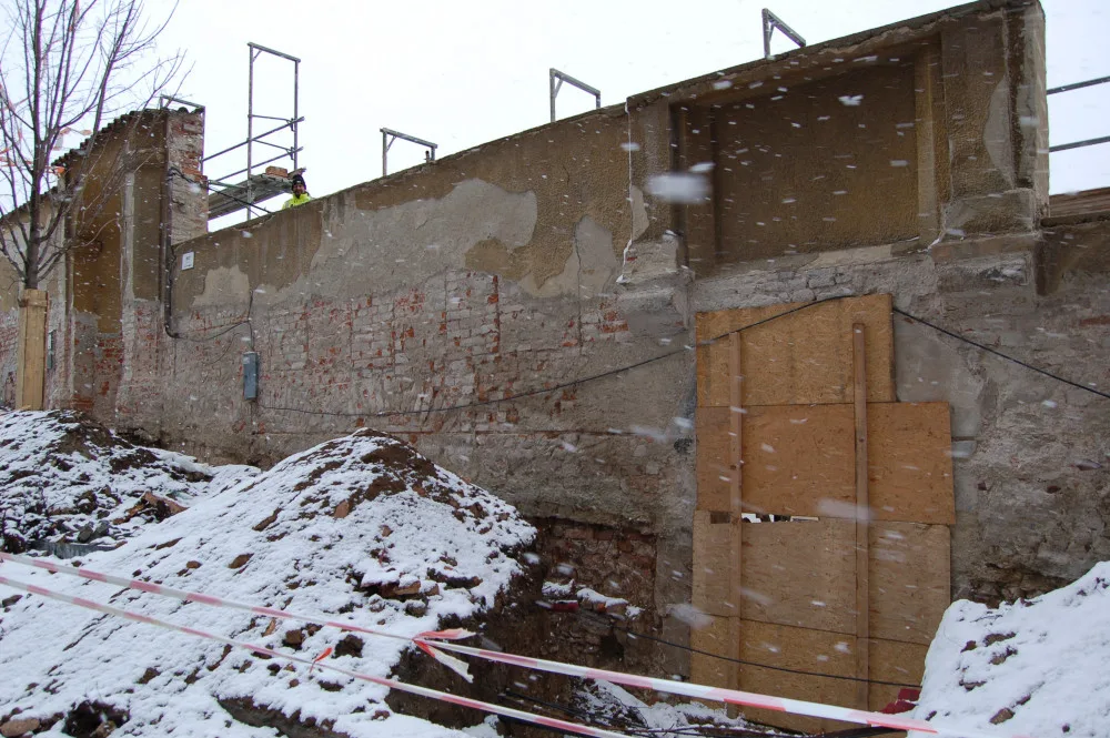 Práce na revitalizaci okolí petrovské katedrály