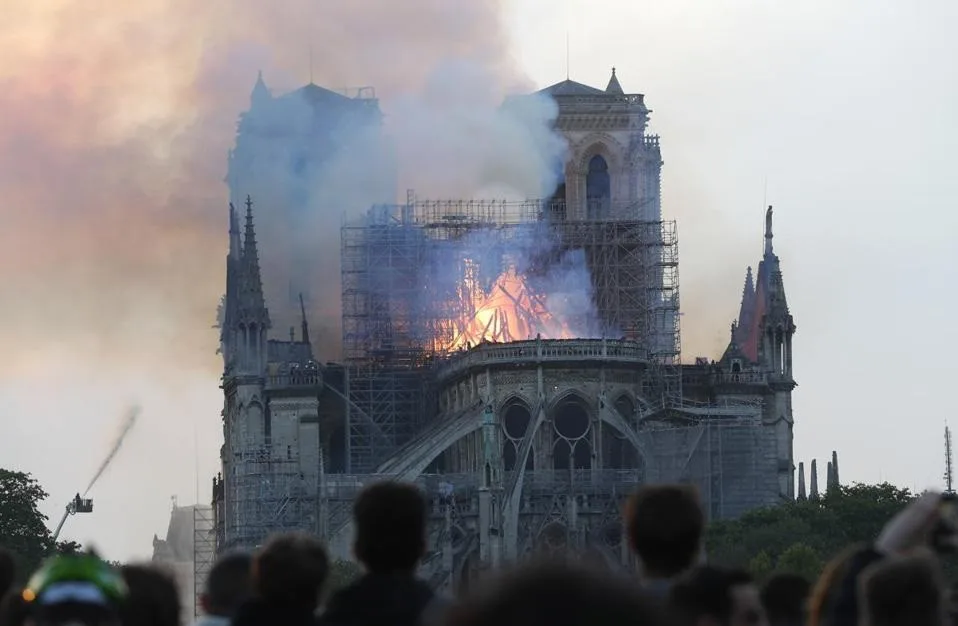Hořící katedrála Notre-Dame