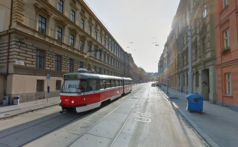 Údolní ulice od křižovatky s ulicí Úvoz, zdroj: Google Maps
