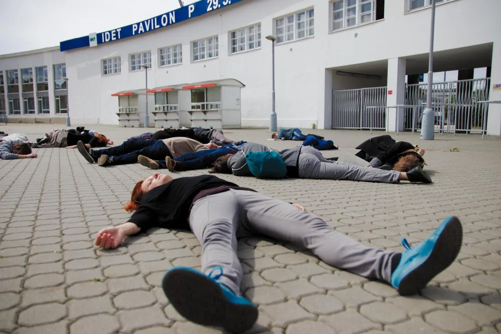 Protestní happening proti konání veletrhu IDET