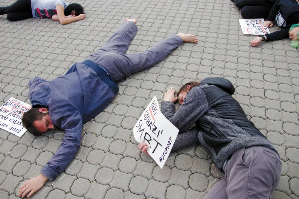Protestní happening proti konání veletrhu IDET