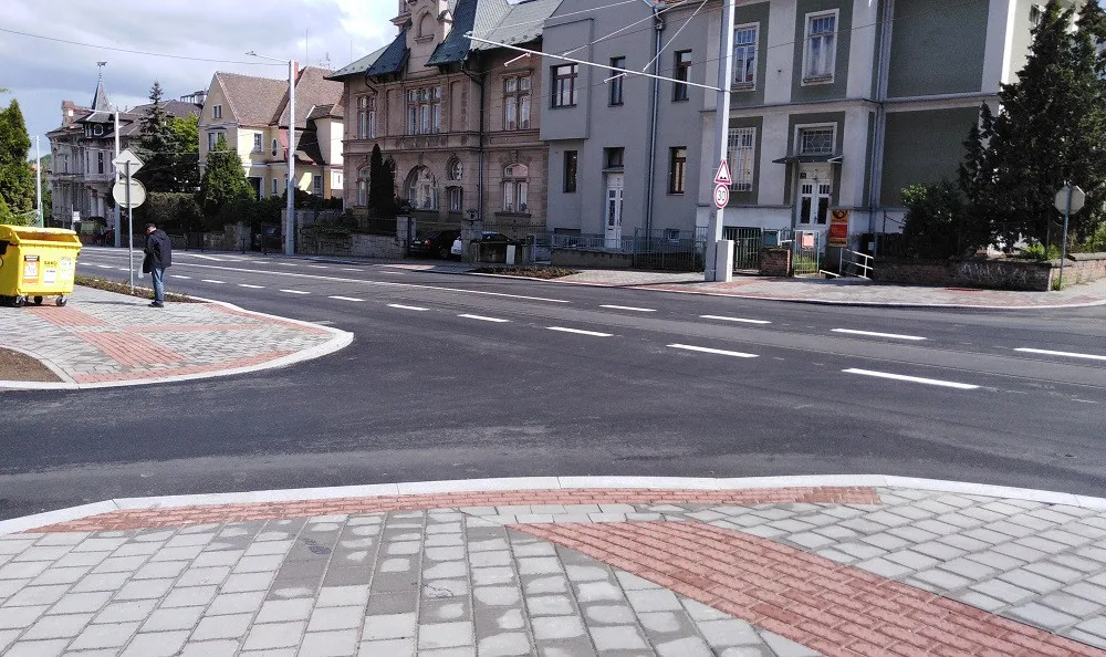 Křižovatka Grohovy a Všetičkovy s Úvozem