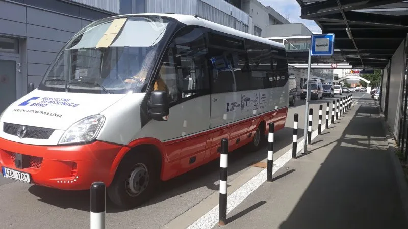 Elektrobus ve Fakultní nemocnici