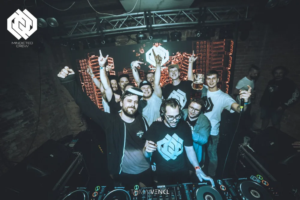 Mindicted Crew