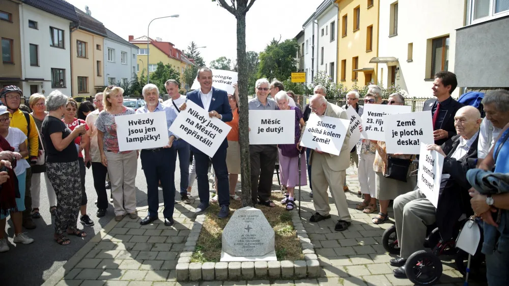 Odhalení památníku středu vesmíru