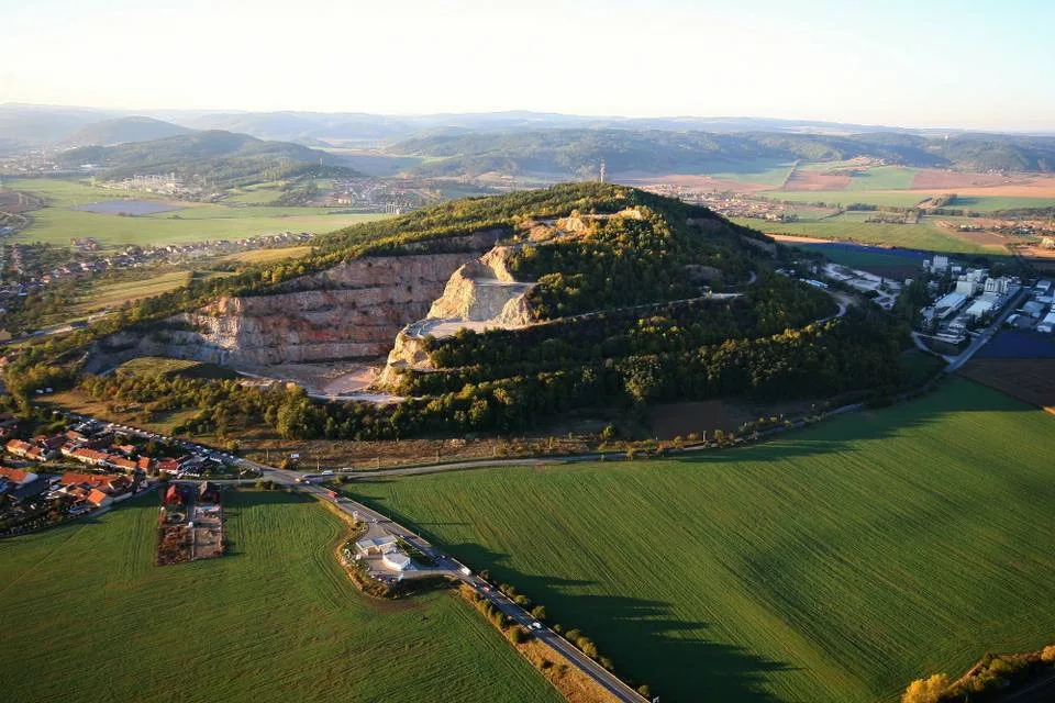 Čebín a přilehlý lom
