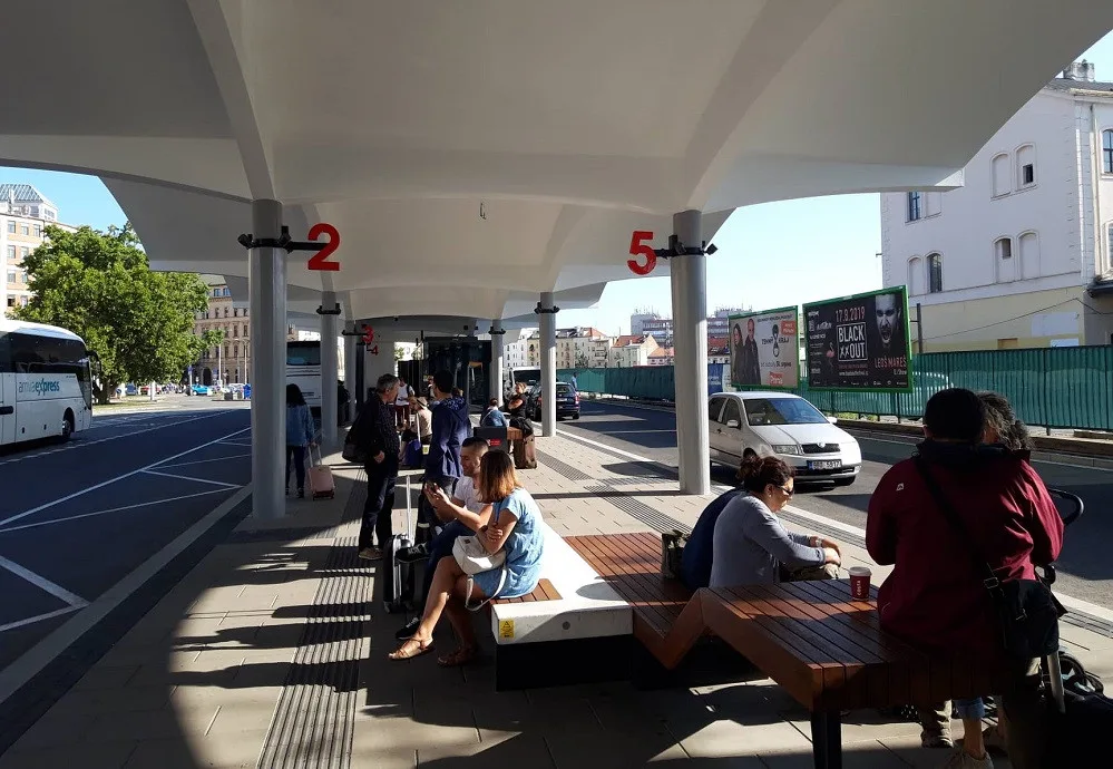 Nové autobusové nádraží u Grandu