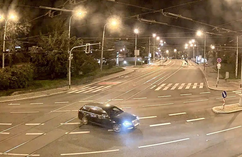 Auto z vykradeného klenotnictví
