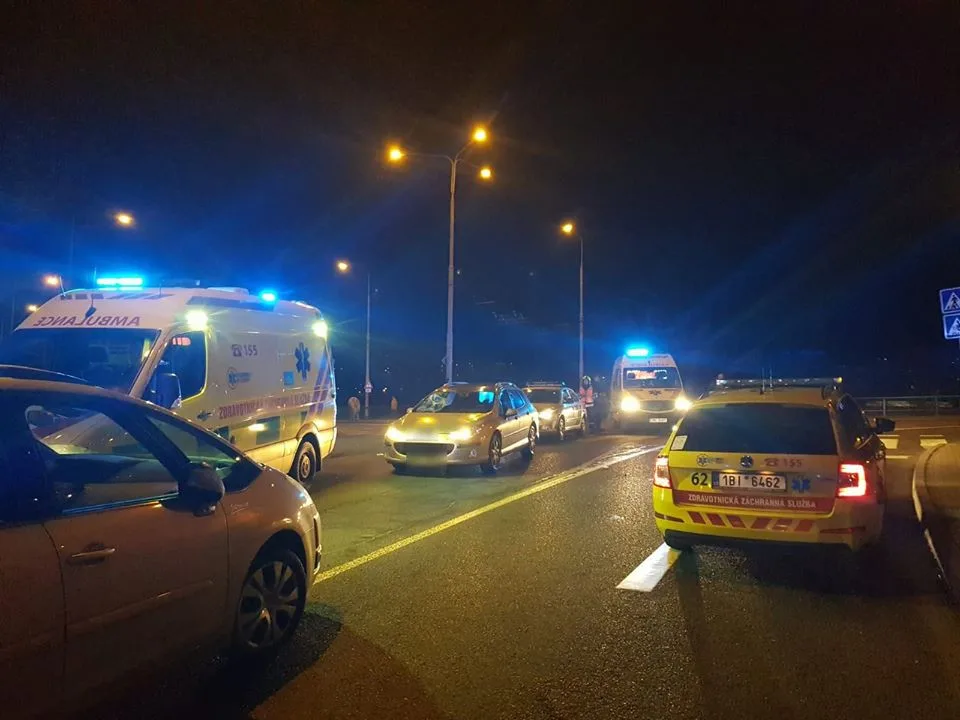 Auto srazilo dvě mladé ženy