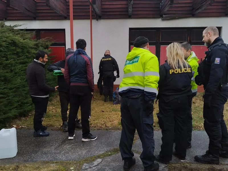 Policie s běženci