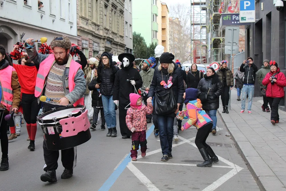 Masopustního průvodu se zúčastnili i nejmenší