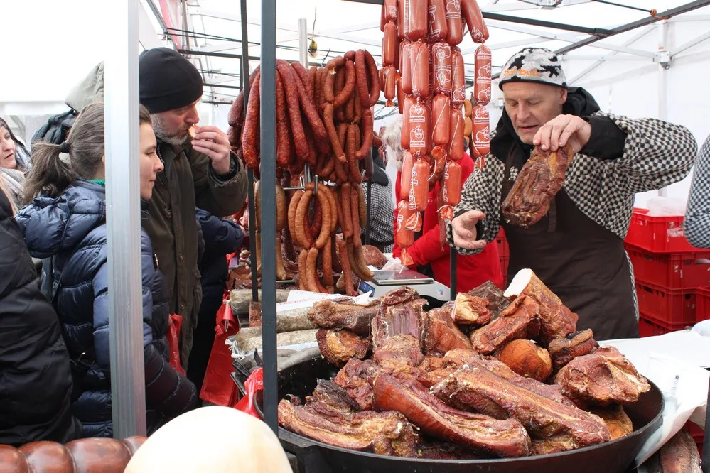 Slavnosti moravského uzeného na hradě Veveří navštívilo o víkendu 5 tisíc lidí