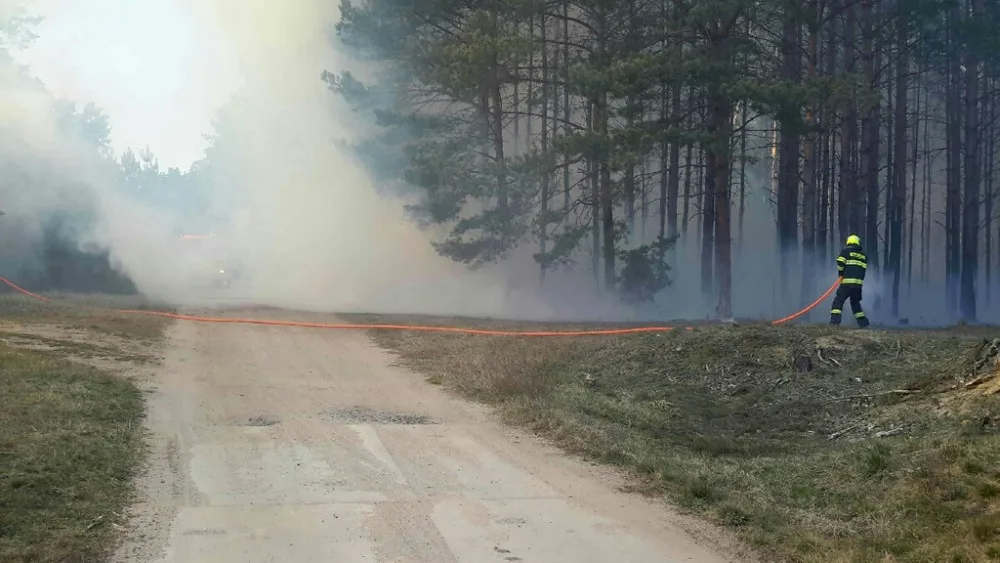 Hasiči zasahovali u železniční trati mezi Rohatcem a Moravským Pískem