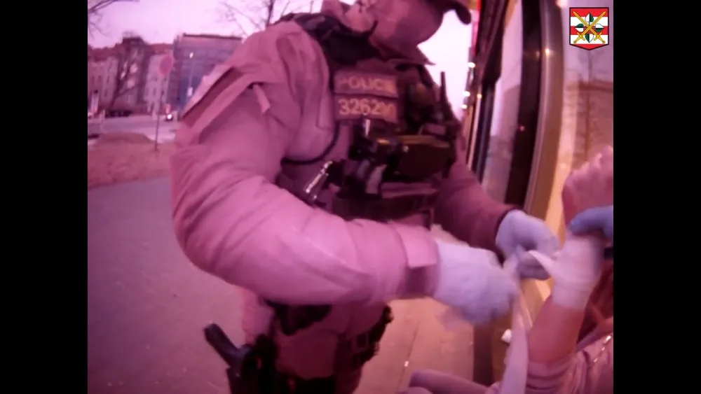 Policisté zachránili dívku