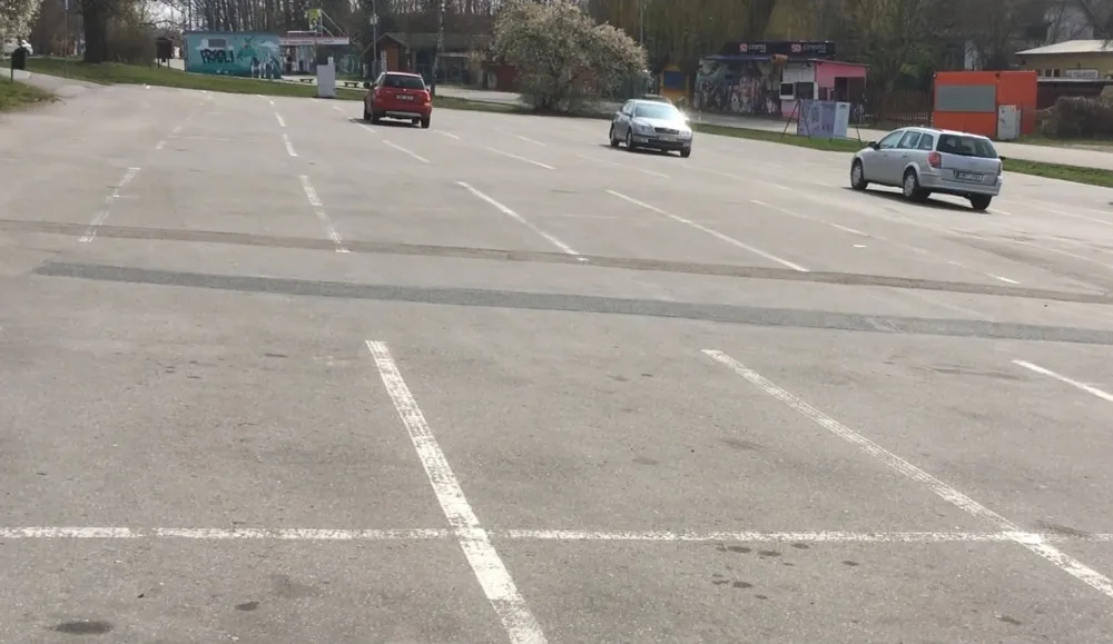 FOTO: Přehrada zůstala o víkendu poloprázdná, policisté chválí brňany za dodržování předpisů