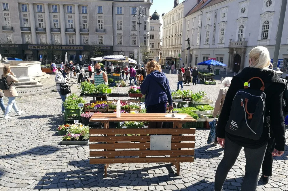 Zelňák opět žije. Na znovuotevřených trzích nakupují lidé od pondělí sazenice a zeleninu