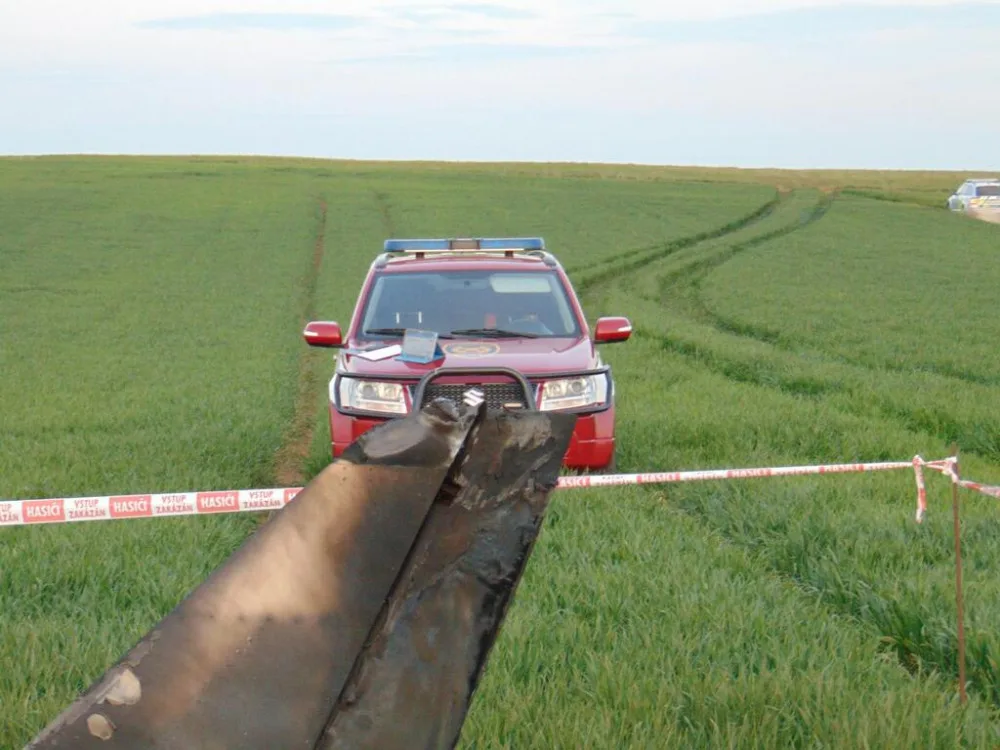 Při havárii ultralehkého letadla zemřeli dva lidé, policisté vyšetřují okolnosti