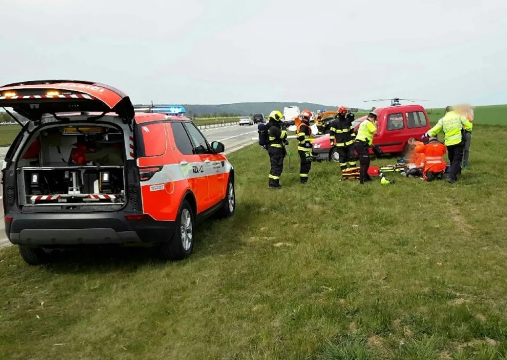 FOTO: Při havárii ultralehkého letadla zemřeli dva lidé, policisté vyšetřují okolnosti