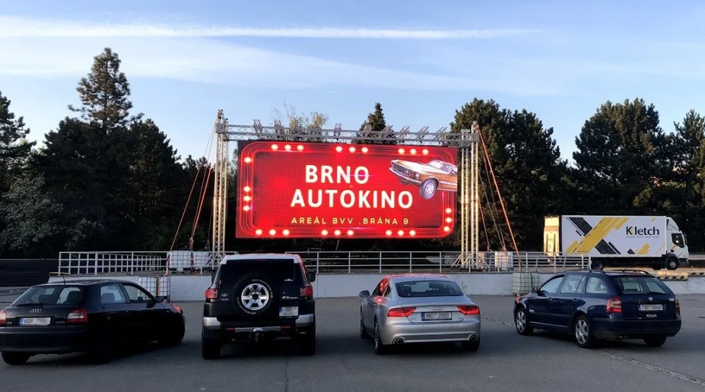 Na výstavišti startuje tento týden první brněnské autokino. Nabídne Vlastníky nebo Terminátora