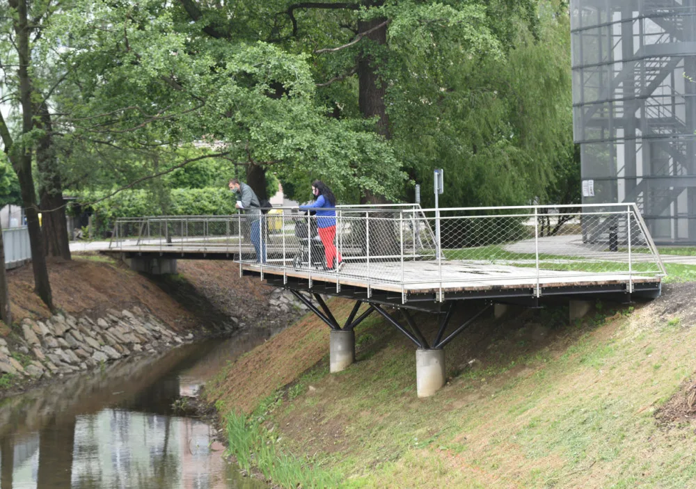 FOTO: Ponávka ožije životem. Okolo brněnské říčky vznikl nový park a odpočinková zóna