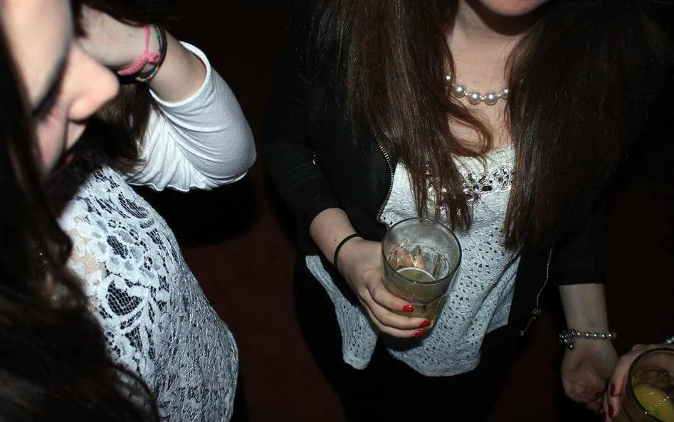 Mladým lidem už alkohol nechutná jako dřív
