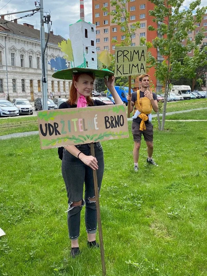 FOTO/VIDEO: Alegorický pochod v Brně upozornil na nedostatek opatření na ochranu klimatu v novém územním plánu