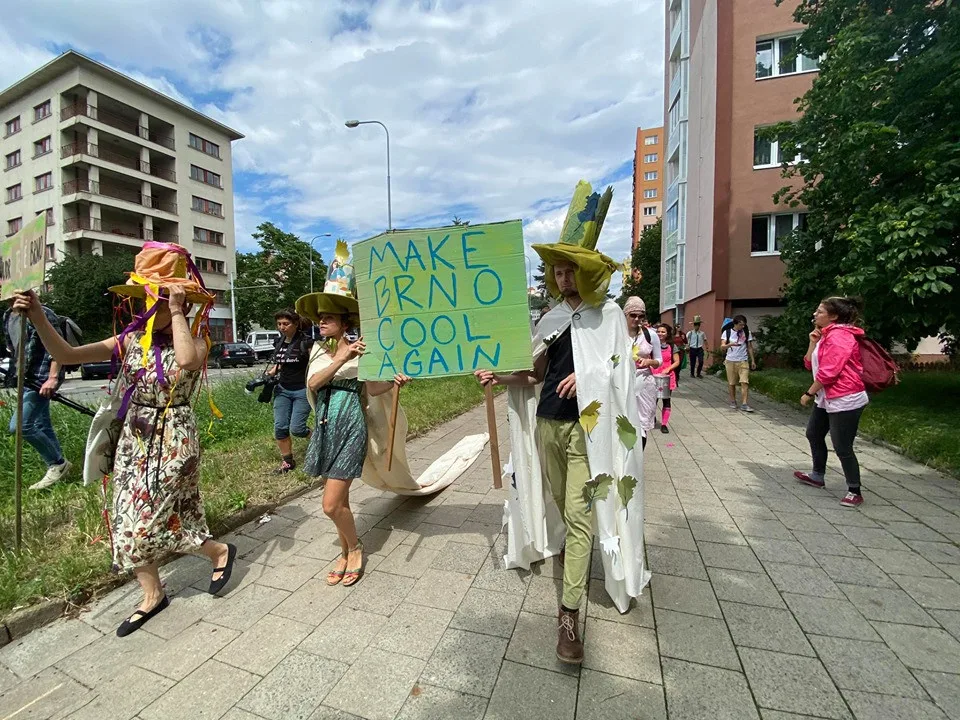 FOTO/VIDEO: Alegorický pochod v Brně upozornil na nedostatek opatření na ochranu klimatu v novém územním plánu