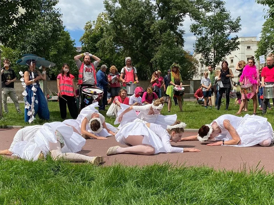 FOTO/VIDEO: Alegorický pochod v Brně upozornil na nedostatek opatření na ochranu klimatu v novém územním plánu