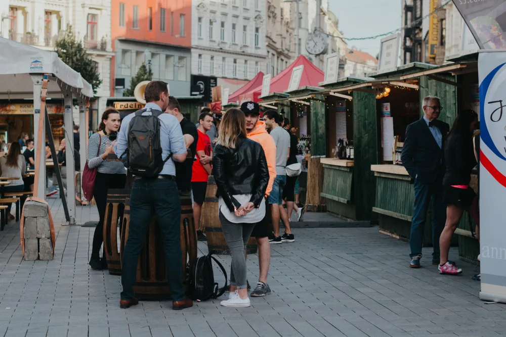 Pivo, víno i street food. Na Svoboďáku začal Food & Drink Fest