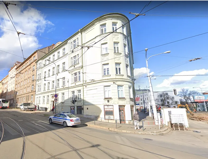 Dům se nachází na Jugoslávské 18, čeká ho údajně privatizace