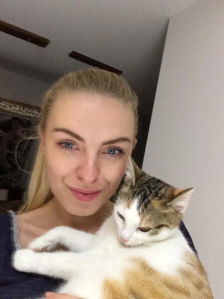 Petra Endlicherová a kočičí svěřenec