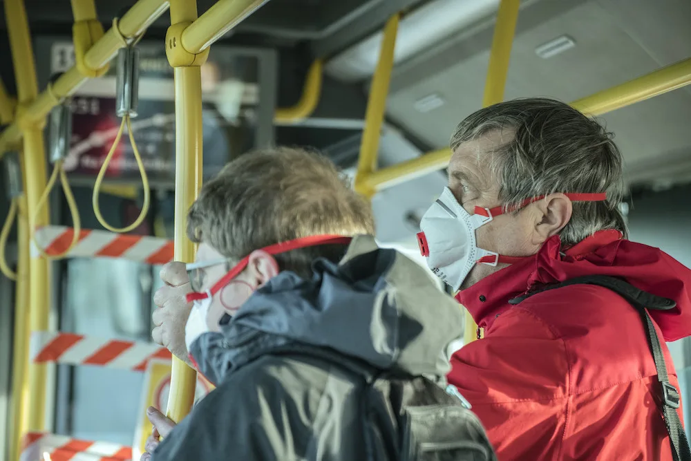 MHD v Brně se po prázdninách vrátí do normálu. Cestující budou však muset nosit roušky