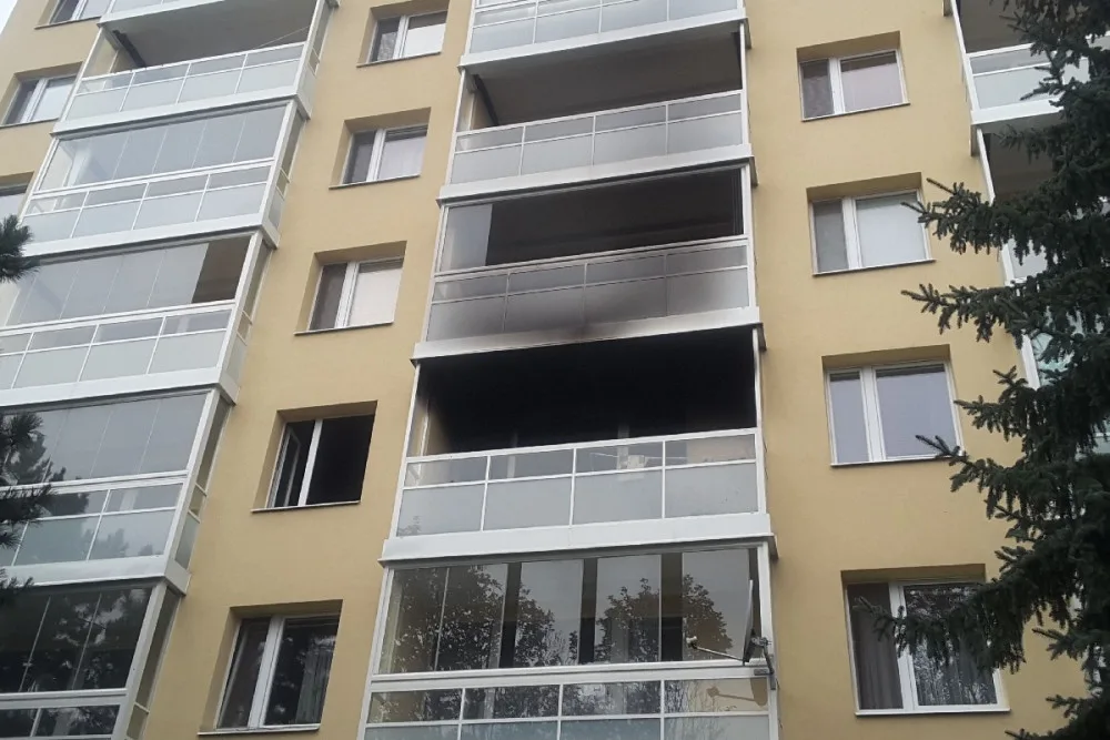 Při požáru v brněnských Bohunicích zemřela starší žena