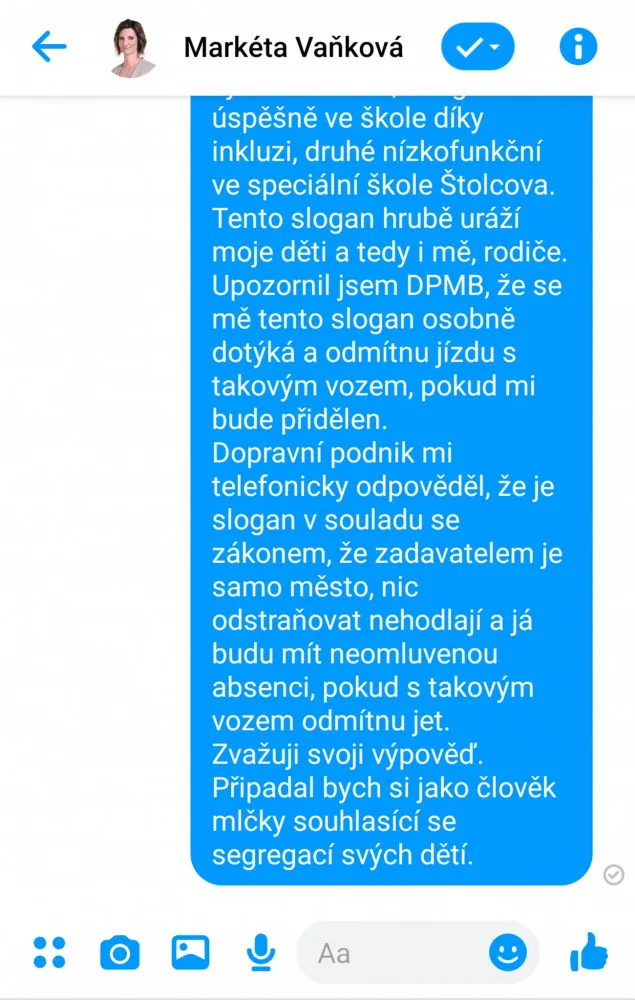 Řidič brněnské hromadné dopravy odmítá jezdit autobusem se sloganem „Zdravé školství bez inkluze“ od hnutí SPD. Uráží to jeho děti