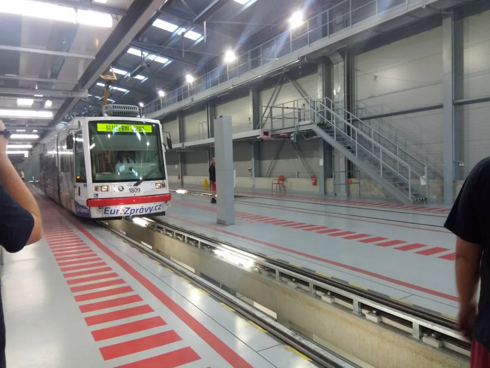 FOTO: Prohlídka pisárecké vozovny přilákala desítky Brňáků