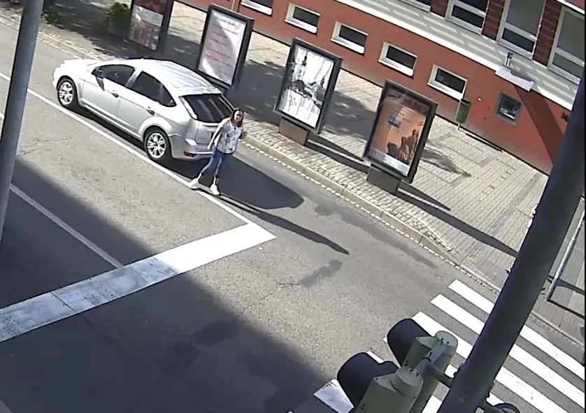 Policisté pátrají po ženě na fotografii