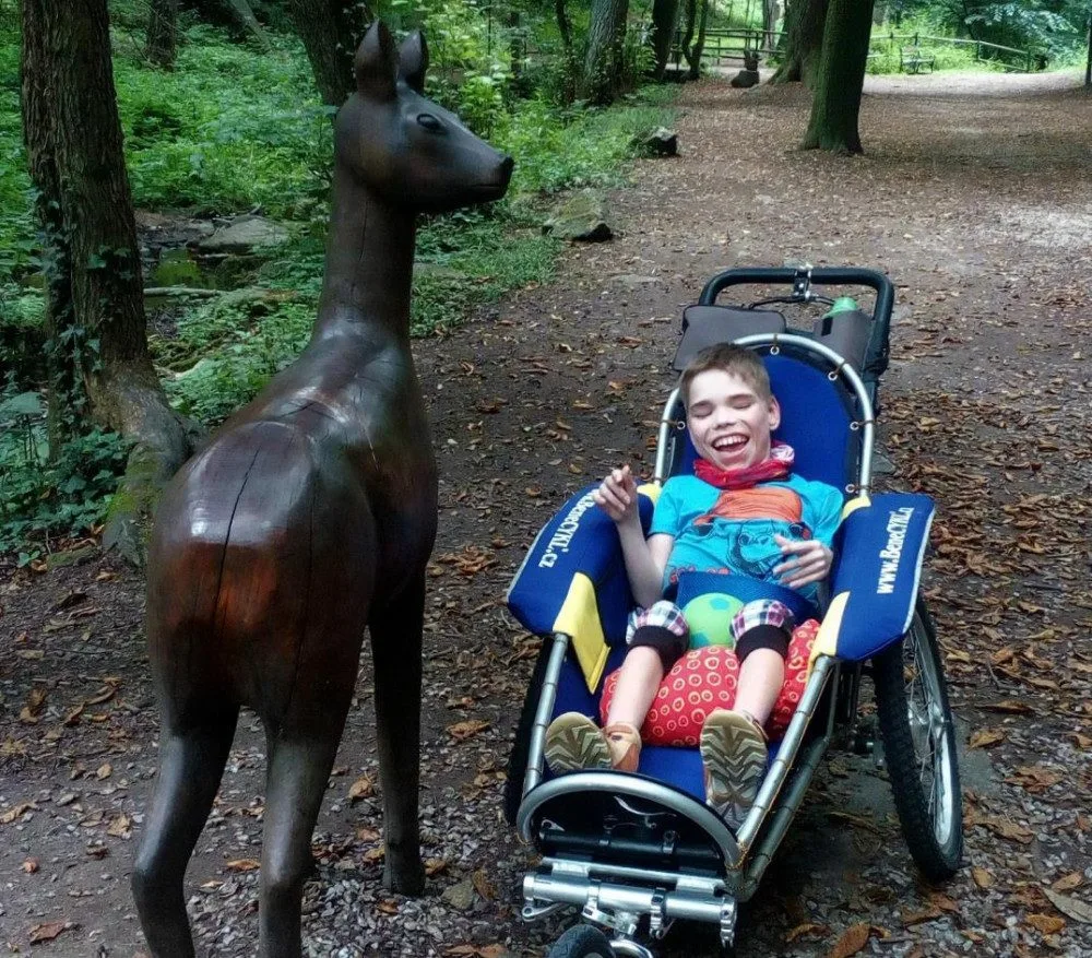 Lukáš bojuje s mozkovou obrnou. On je má škola života, říká maminka Katka