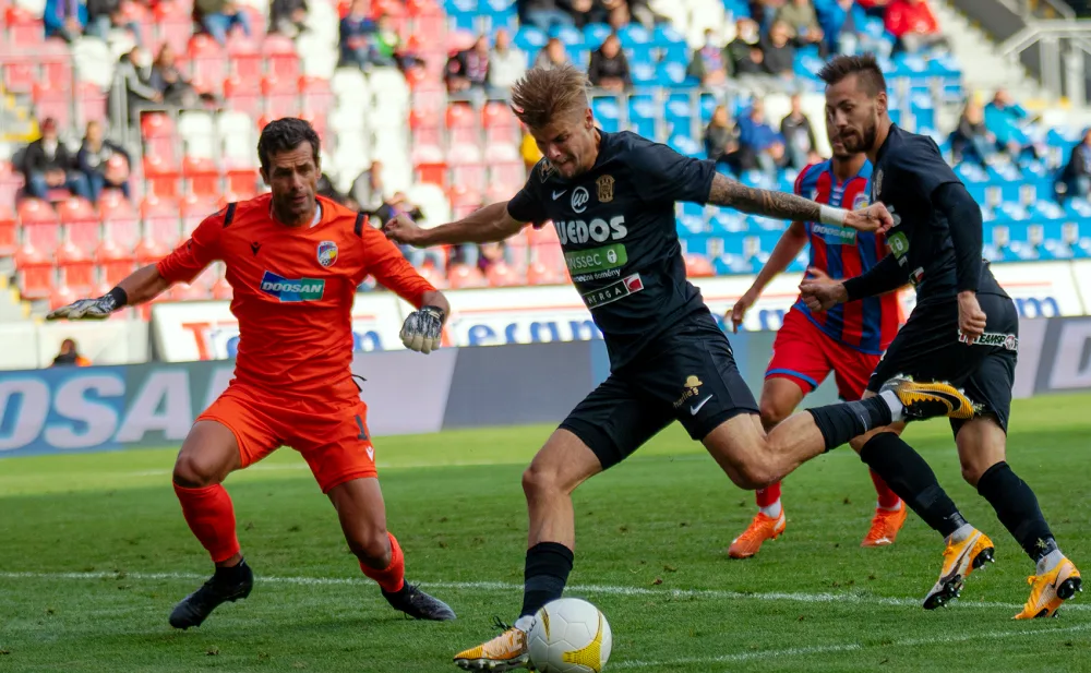 Zbrojovka padla potřetí v řadě. Na Plzeň nestačila a prohrála 1:4