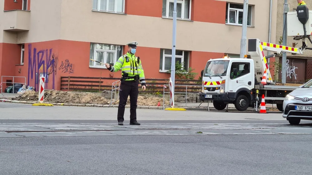 VIDEO: Brněnské řidiče čeká očistec, varují policisté. Vytížené křižovatky budou bez semaforů