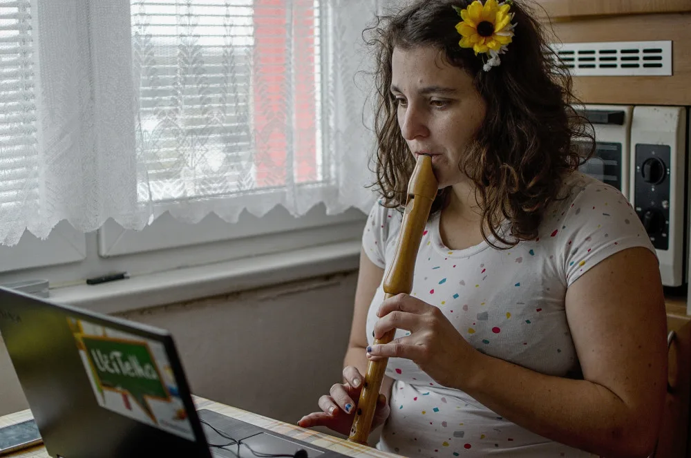 Chybí nám interakce a pozornost u studentů, reagují učitelé na on-line výuku